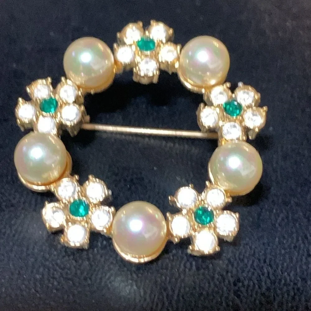 Vintage Roman Brooch Pin Pearl Flower Clear Green Rhinestone Circle 2 1/4”L Gold